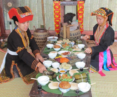 Chào đón mùa xuân vùng cao còn là không khí tưng bừng lễ hội và đặc biệt là những nghi lễ độc đáo, những món ăn đặc trưng của đồng bào các dân tộc nơi đây. (Nguồn ảnh: baobacgiang.com.vn)